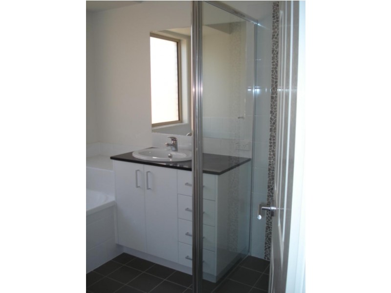 25 Benjamin Crt, Yamanto QLD 4305