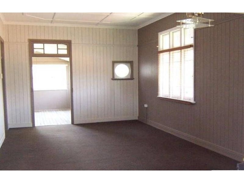 25 Quarry Street, Ipswich QLD 4305