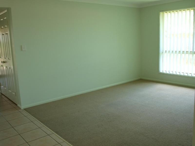 1 Kathleen Place, Yamanto QLD 4305