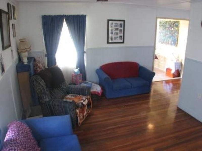 39 Crosshill St, Leichhardt QLD 4305