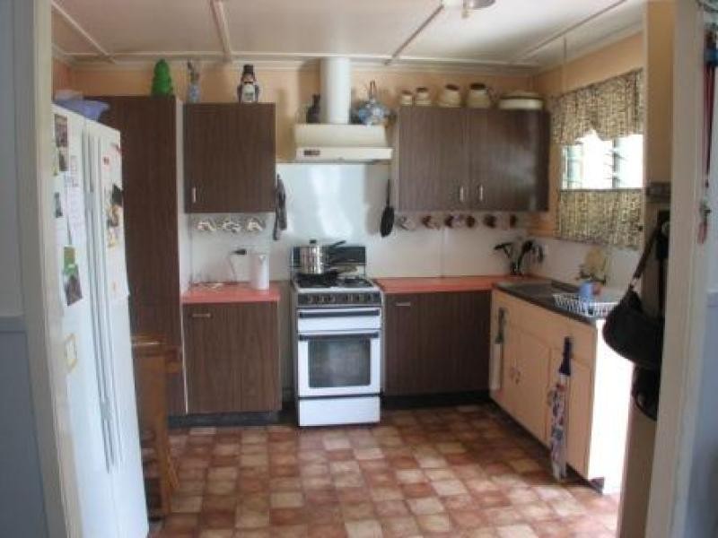 39 Crosshill St, Leichhardt QLD 4305