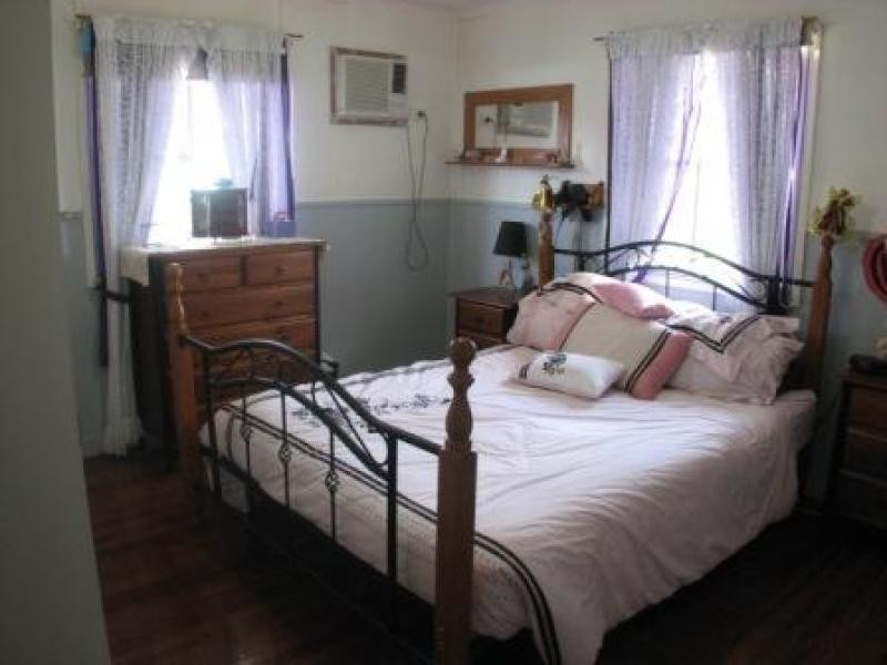 39 Crosshill St, Leichhardt QLD 4305