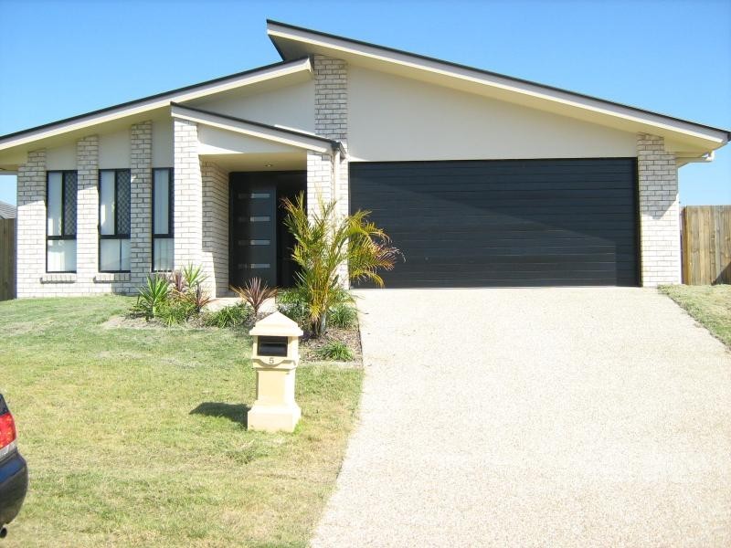 5 Patricia Place, Redbank Plains QLD 4301