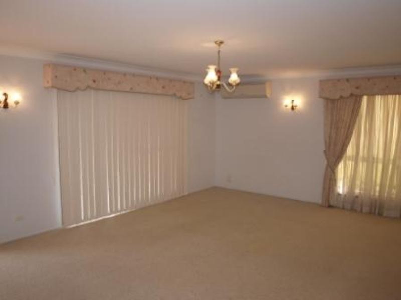 2 Sellars St, Karana Downs QLD 4306