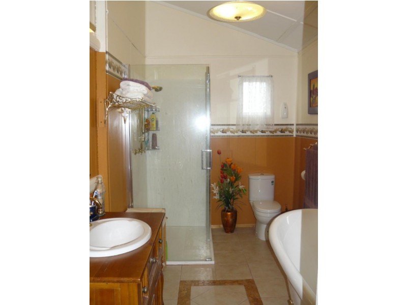 4 Cramb St, Eastern Heights QLD 4305