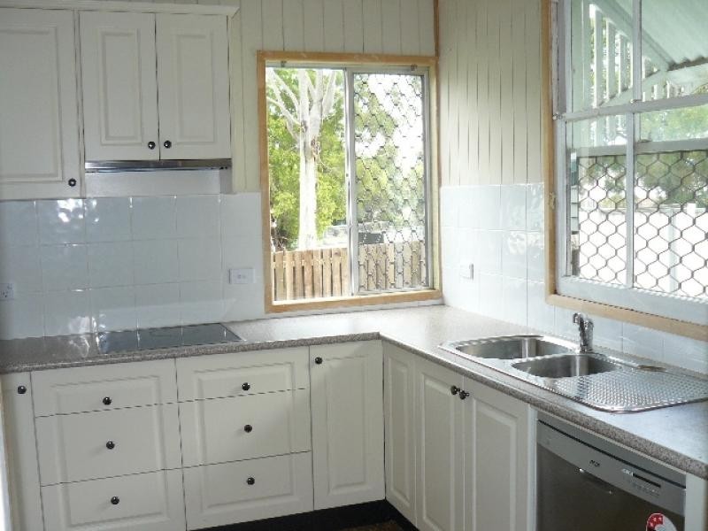 129 South Station Rd, Silkstone QLD 4304