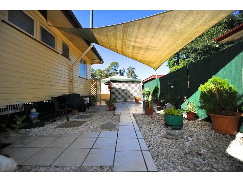 39 Crosshill St, Leichhardt QLD 4305