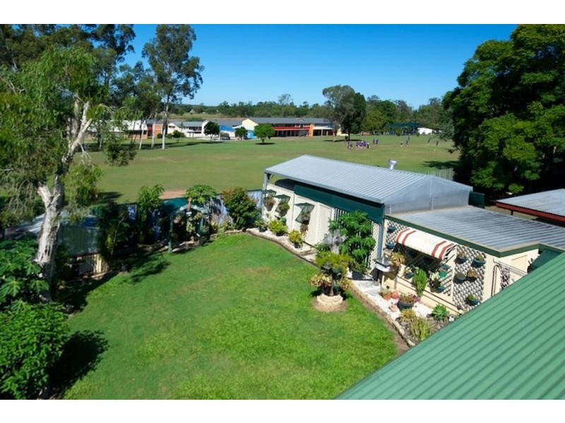 39 Crosshill St, Leichhardt QLD 4305