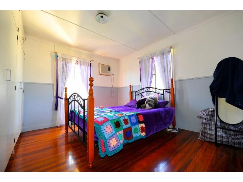39 Crosshill St, Leichhardt QLD 4305