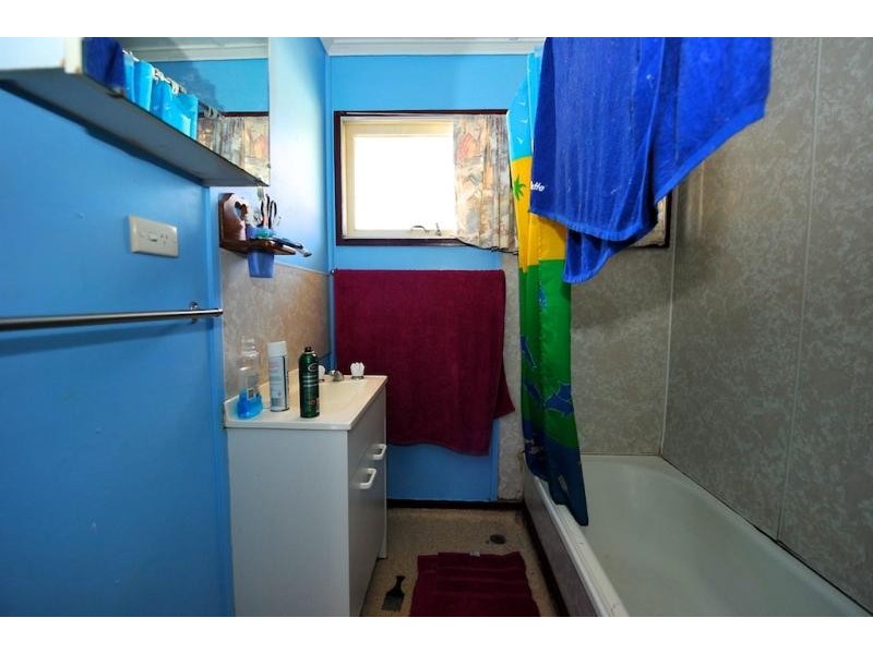 39 Crosshill St, Leichhardt QLD 4305