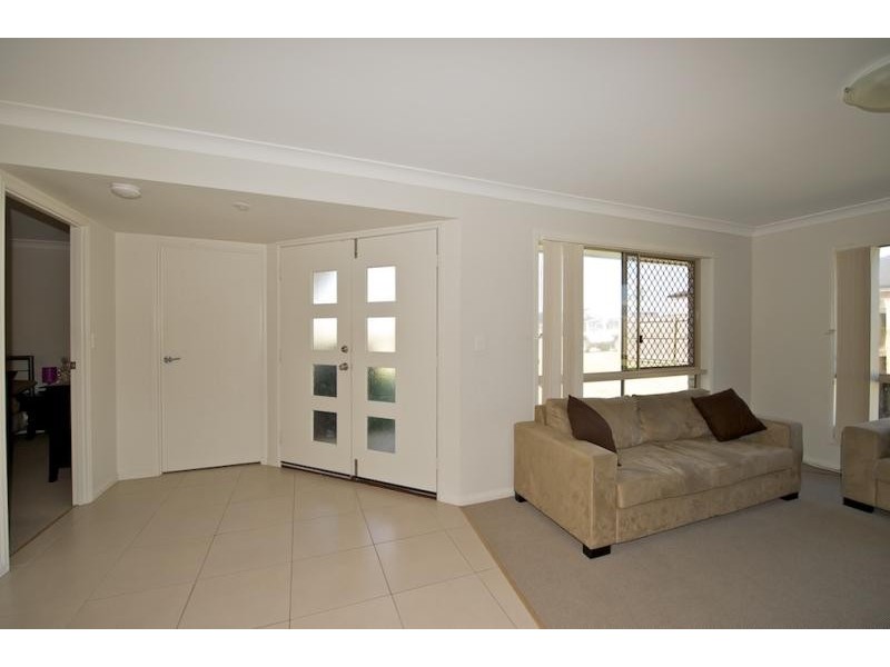 10 Nicole Place, Yamanto QLD 4305