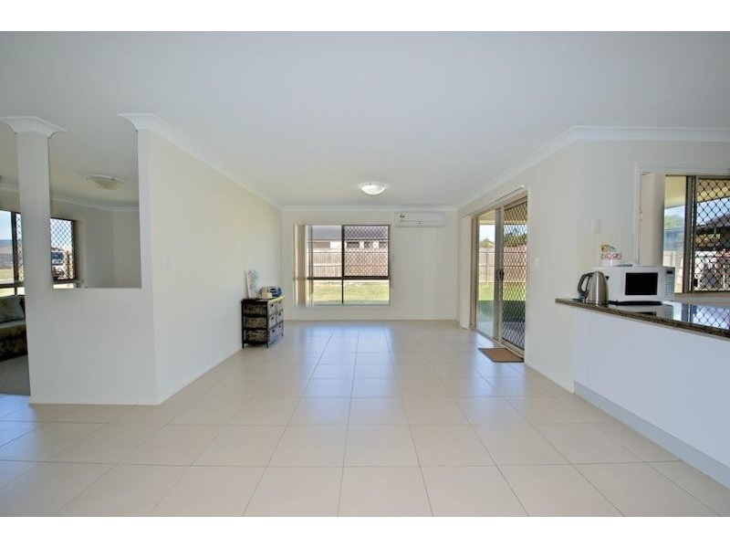 10 Nicole Place, Yamanto QLD 4305