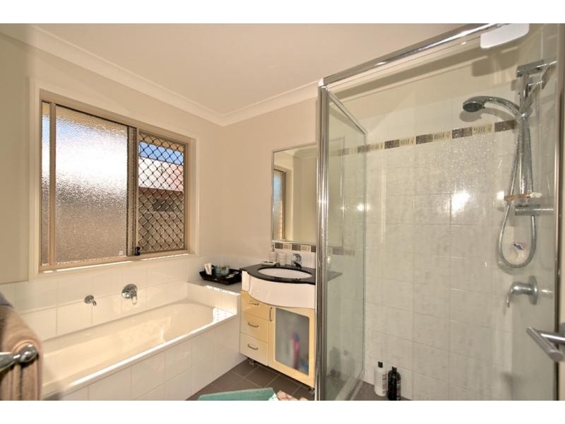 10 Nicole Place, Yamanto QLD 4305