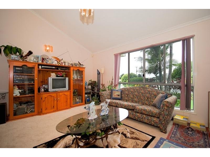 1 Bangalow St, Bridgeman Downs QLD 4035