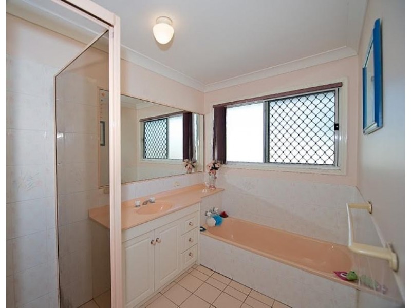 1 Bangalow St, Bridgeman Downs QLD 4035