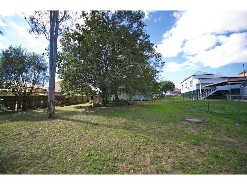 98 Downs St, North Ipswich QLD 4305