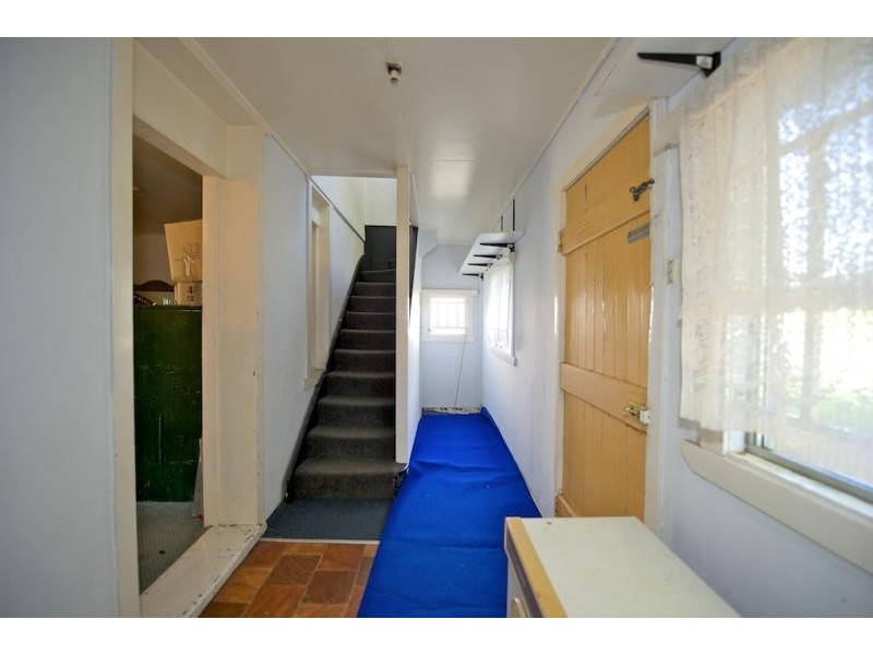 98 Downs St, North Ipswich QLD 4305