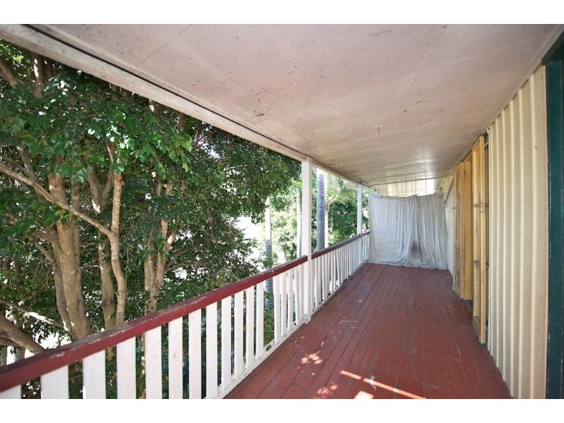 98 Downs St, North Ipswich QLD 4305