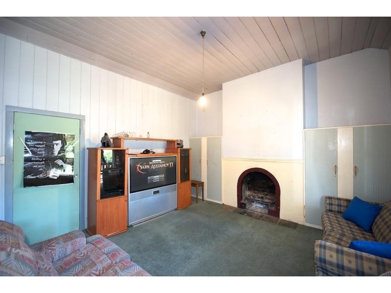 98 Downs St, North Ipswich QLD 4305