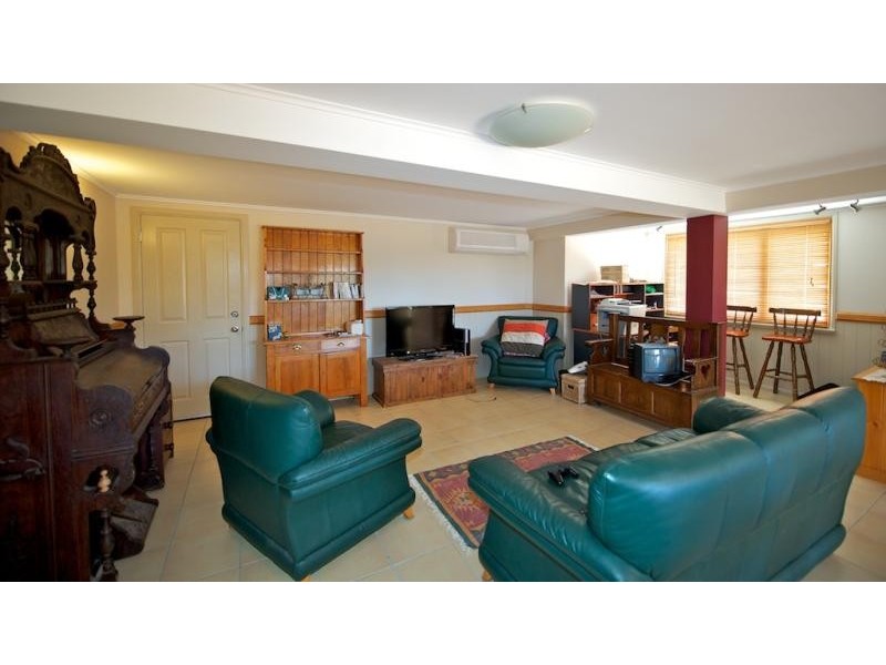 36 siemons street, One Mile QLD 4305
