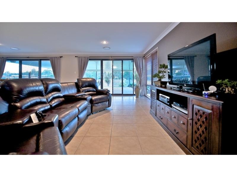 17 President Cir, Karalee QLD 4306