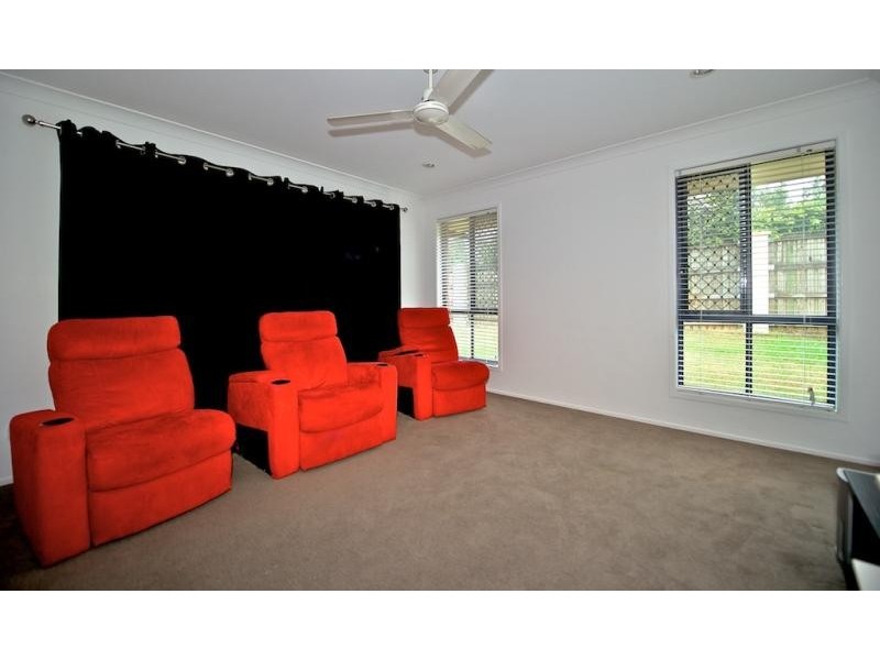 7 Waratah Court, Kallangur QLD 4503