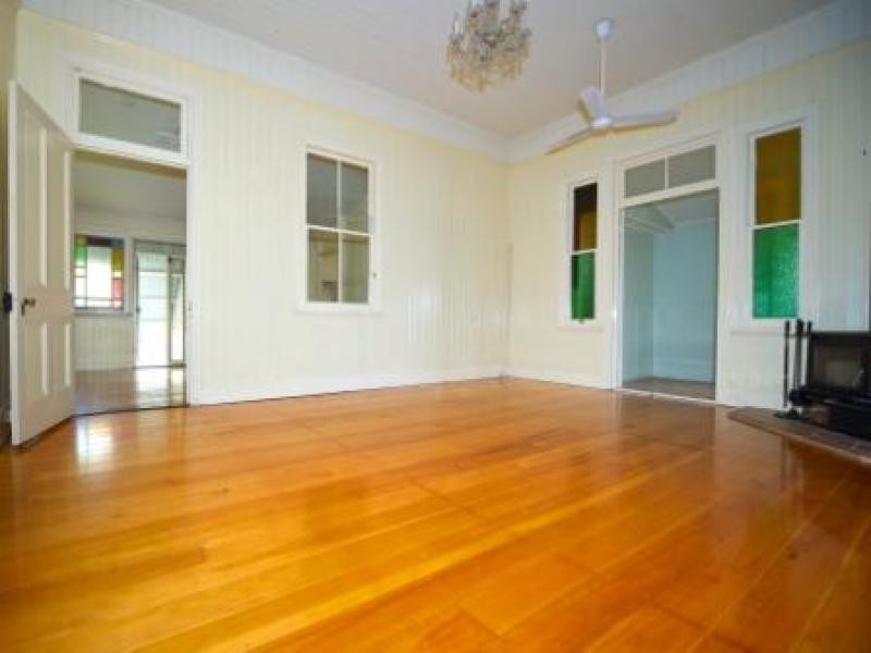 43 Salisbury Rd, Ipswich QLD 4305