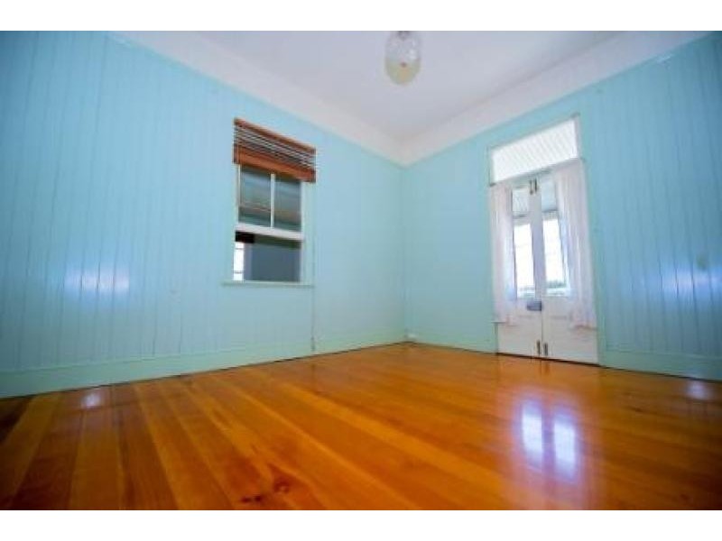 43 Salisbury Rd, Ipswich QLD 4305