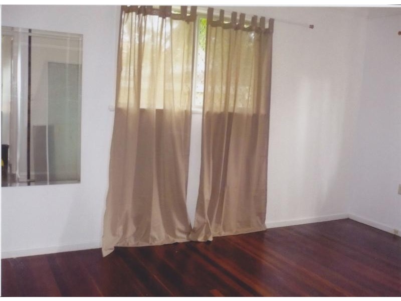 4 Ian St, Eastern Heights QLD 4305