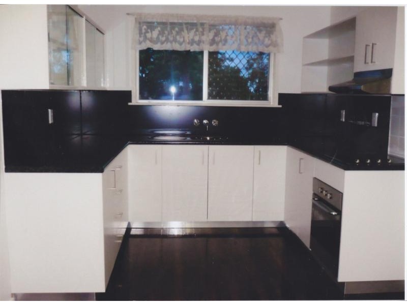 4 Ian St, Eastern Heights QLD 4305