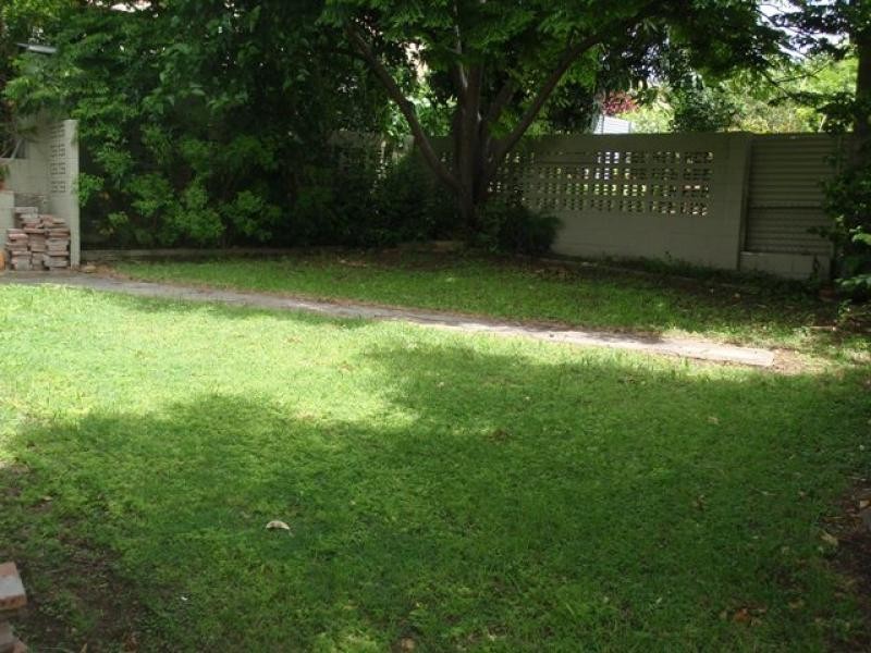 4 Ian St, Eastern Heights QLD 4305