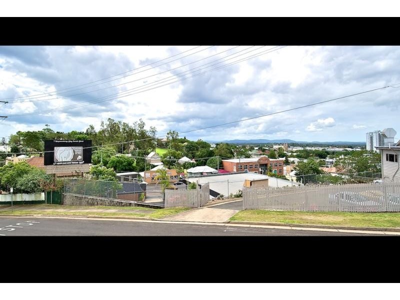 5 Burnett Street, West Ipswich QLD 4305