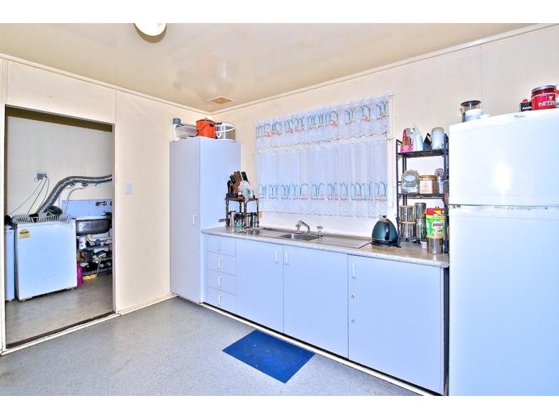 15 Lucas Street, Dinmore QLD 4303