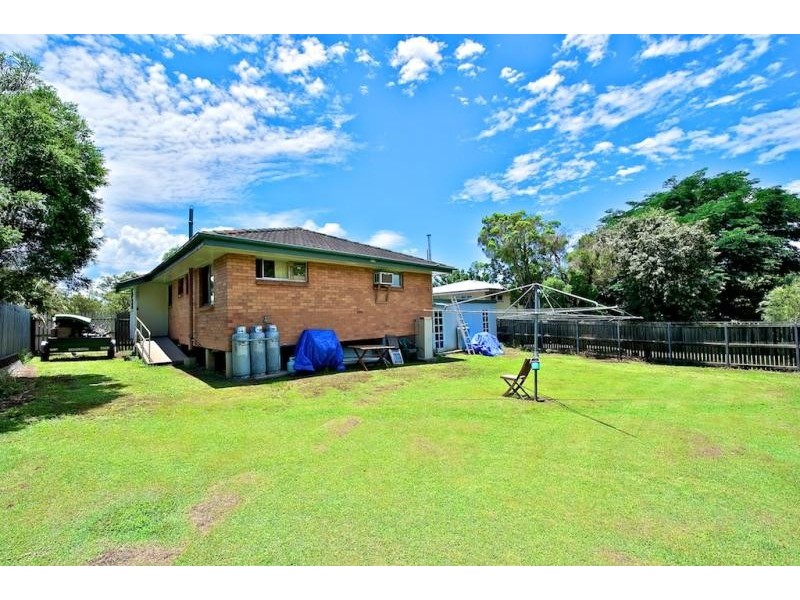 15 Lucas Street, Dinmore QLD 4303