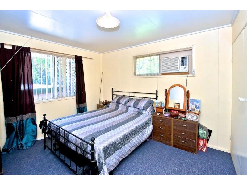 15 Lucas Street, Dinmore QLD 4303