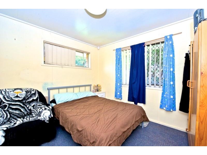 15 Lucas Street, Dinmore QLD 4303
