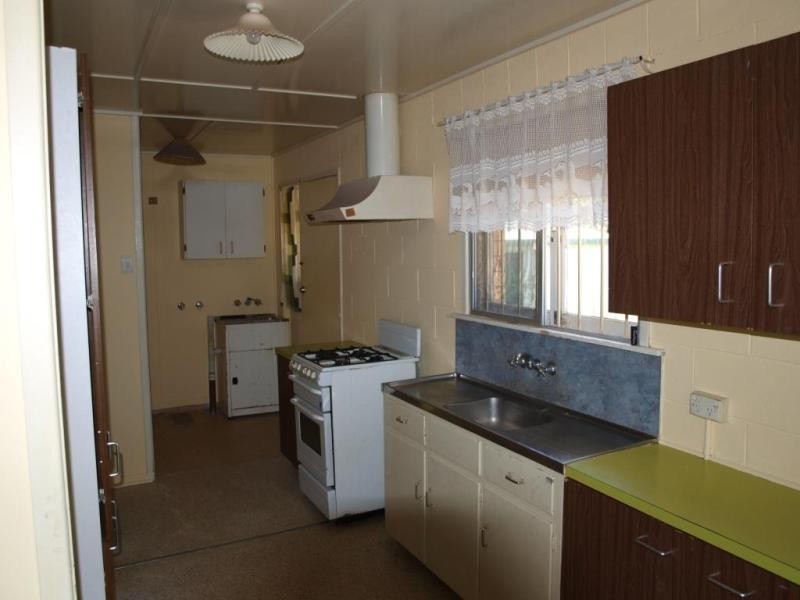 2 Avon Street, Leichhardt QLD 4305