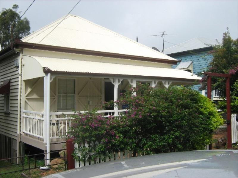 28 PARK ST, Ipswich QLD 4305