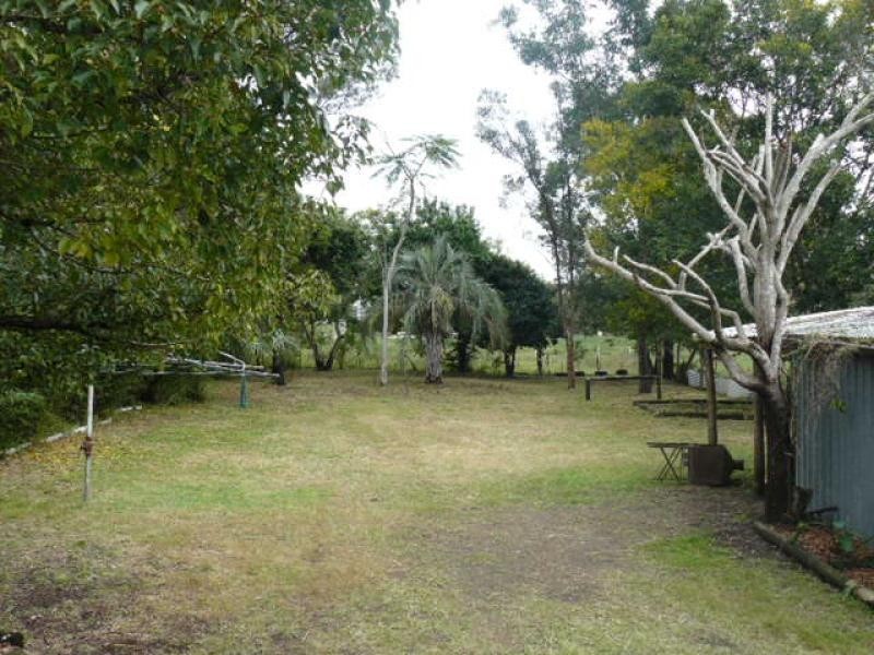 17 Thomas Street, Blackstone QLD 4304