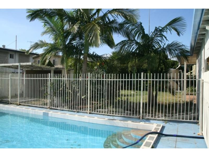 11 Cross St, Raceview QLD 4305