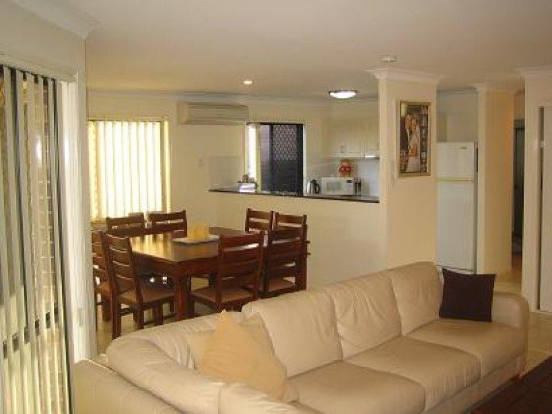11 LISA STREET, Mcdowall QLD 4053