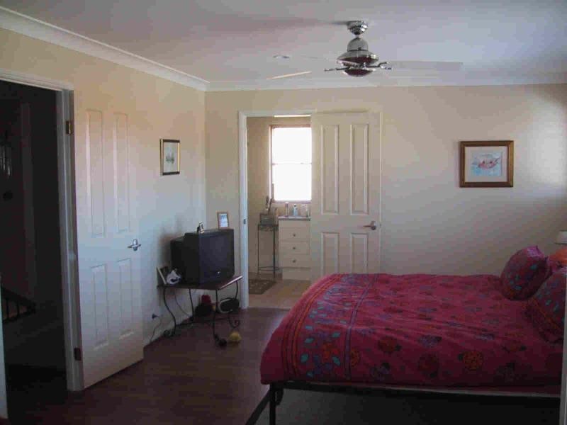 16 Bunyaville Close, Arana Hills QLD 4054