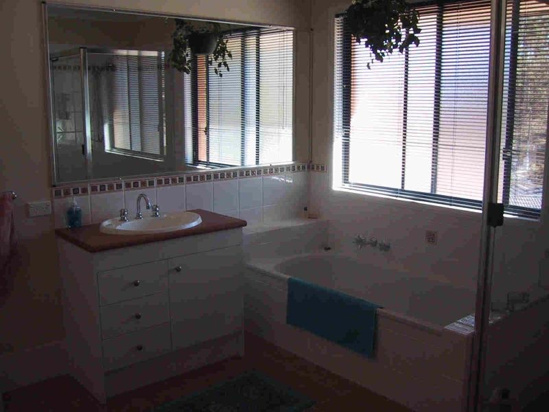 16 Bunyaville Close, Arana Hills QLD 4054