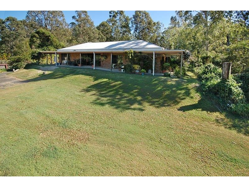 8 Milford Court, Eatons Hill QLD 4037