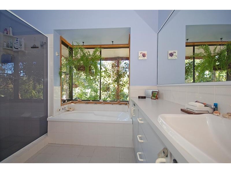 8 Milford Court, Eatons Hill QLD 4037