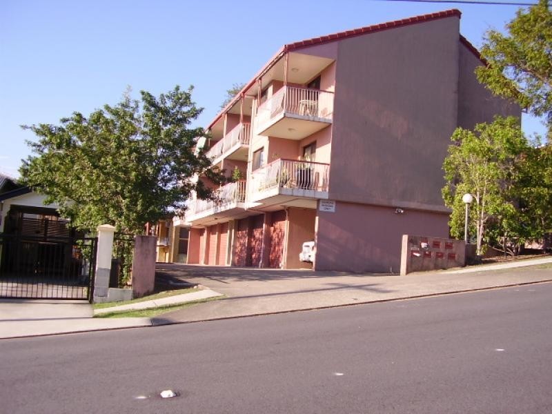 Unit 2/65 Haig Street, Gordon Park QLD 4031