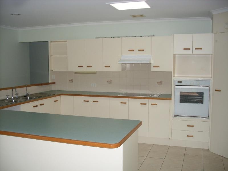 14 Whitewood Place, Arana Hills QLD 4054