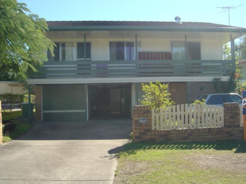 4 Hoxton Street, Arana Hills QLD 4054