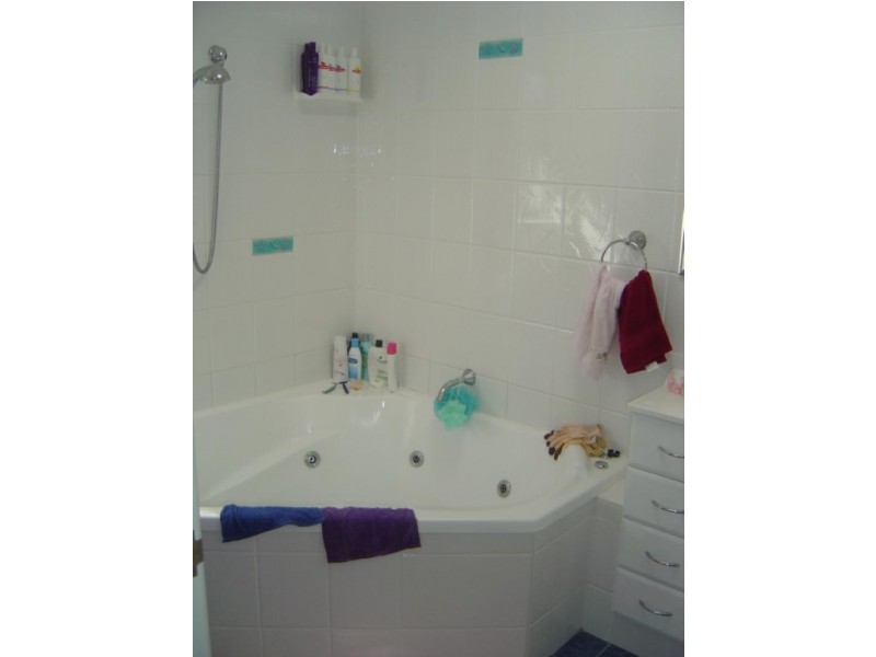 4 Hoxton Street, Arana Hills QLD 4054