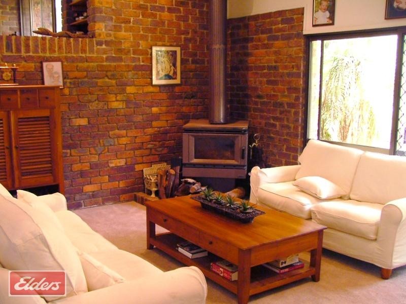 137 Upper Kedron Road, Ferny Grove QLD 4055